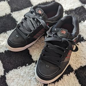 GLOBE SKATE SHOE 8.5